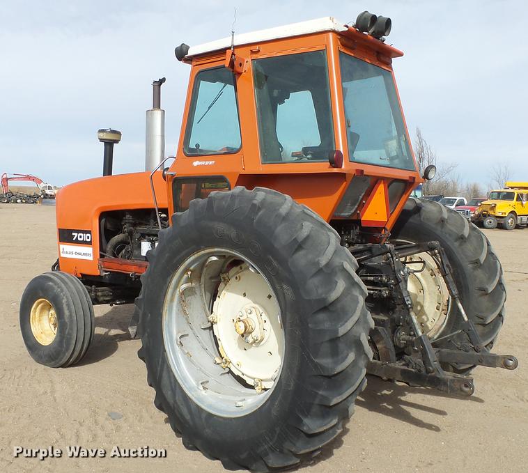 image for item DC0645 Allis Chalmers 7010 tractor