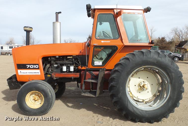 image for item DC0645 Allis Chalmers 7010 tractor