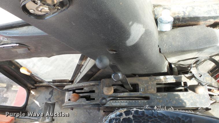 image for item DC0645 Allis Chalmers 7010 tractor