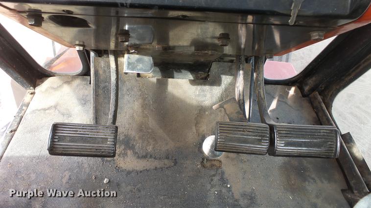 image for item DC0645 Allis Chalmers 7010 tractor