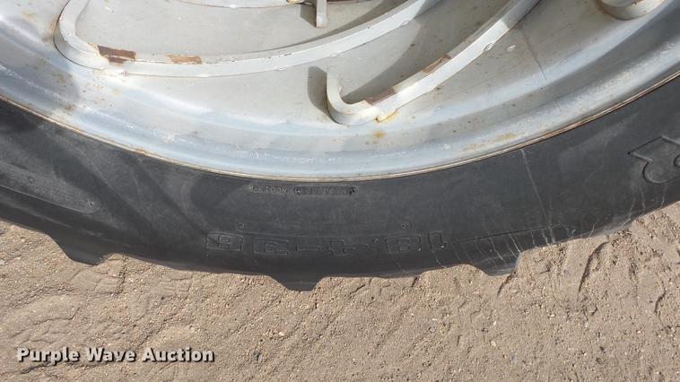 image for item DC0645 Allis Chalmers 7010 tractor