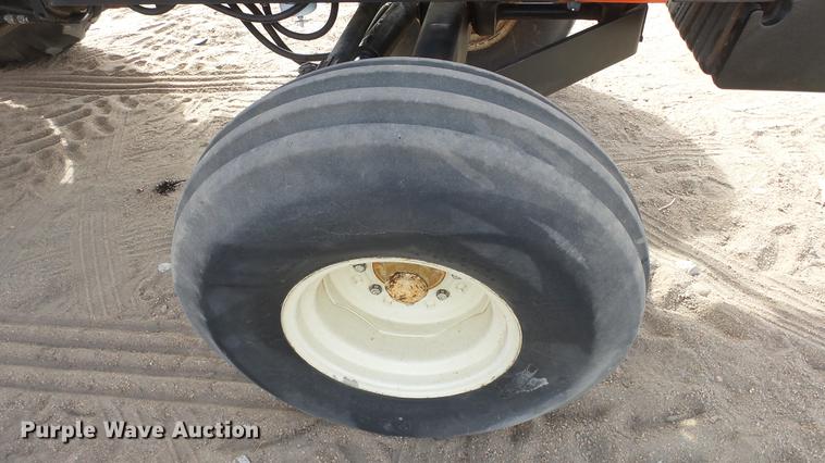 image for item DC0645 Allis Chalmers 7010 tractor