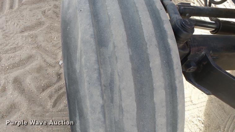 image for item DC0645 Allis Chalmers 7010 tractor