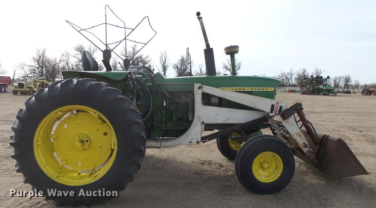 image for item DC0648 John Deere 4010 tractor