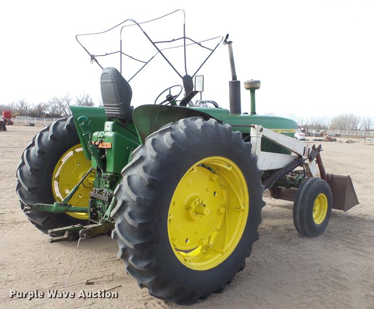 image for item DC0648 John Deere 4010 tractor
