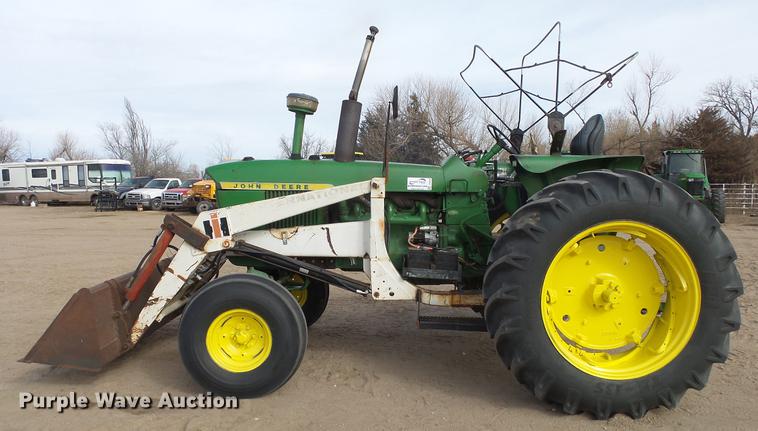 image for item DC0648 John Deere 4010 tractor