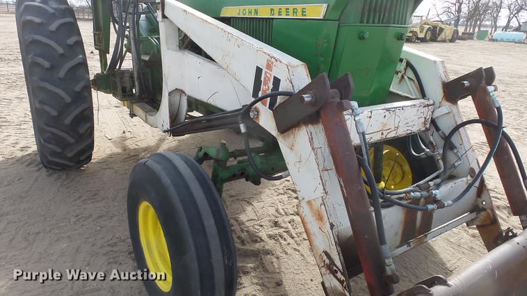 image for item DC0648 John Deere 4010 tractor