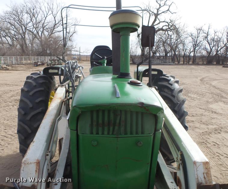 image for item DC0648 John Deere 4010 tractor
