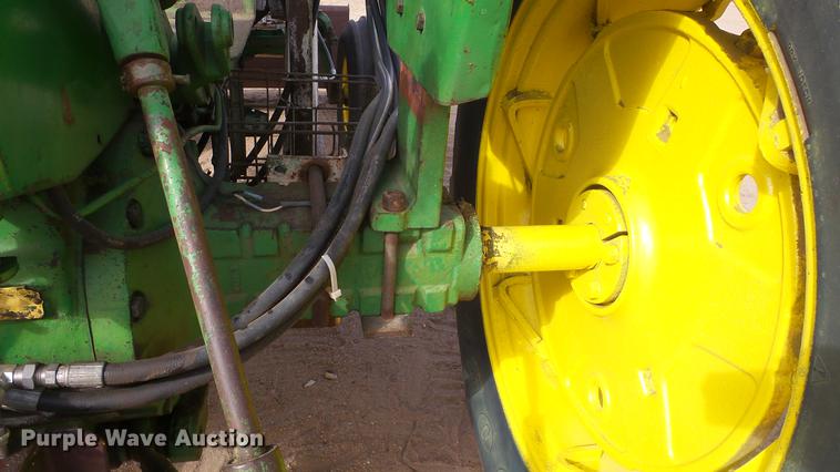 image for item DC0648 John Deere 4010 tractor