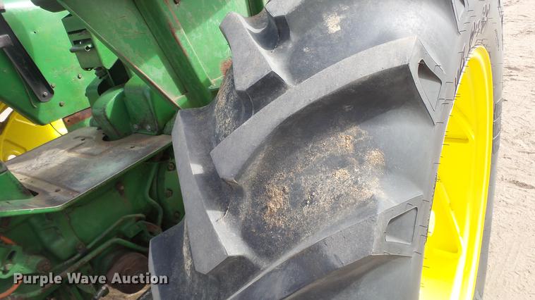 image for item DC0648 John Deere 4010 tractor