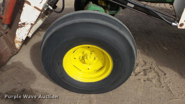 image for item DC0648 John Deere 4010 tractor