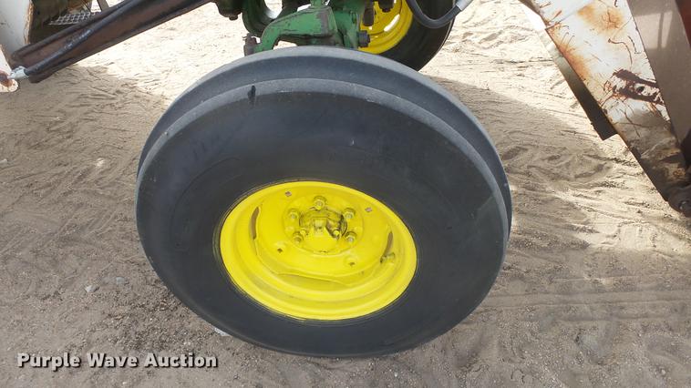 image for item DC0648 John Deere 4010 tractor