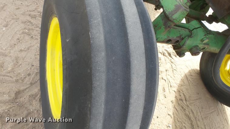 image for item DC0648 John Deere 4010 tractor