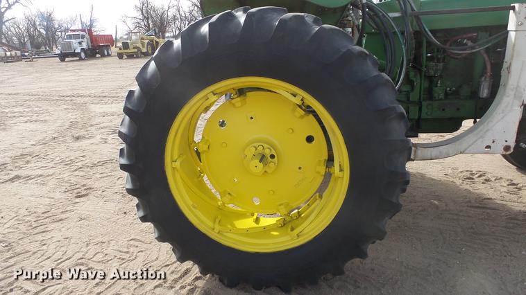 image for item DC0648 John Deere 4010 tractor