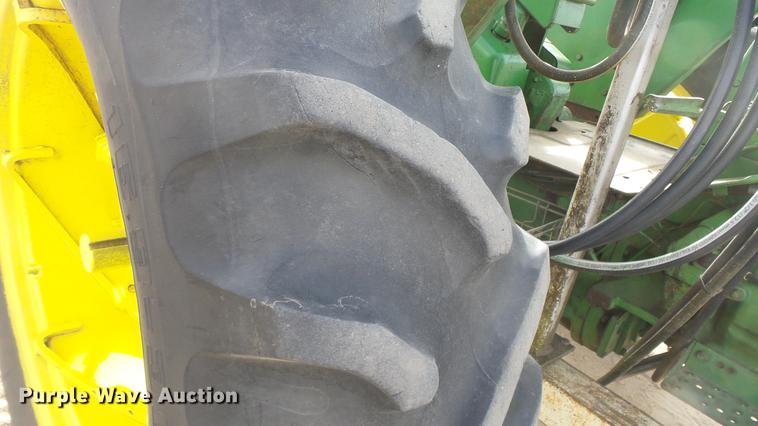 image for item DC0648 John Deere 4010 tractor