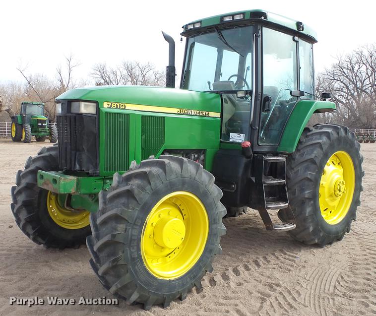 image for item DC0649 2002 John Deere 7810 MFWD tractor