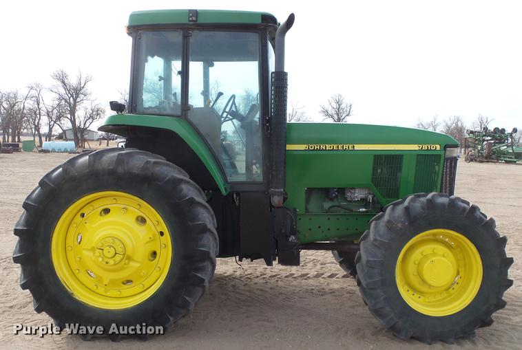 image for item DC0649 2002 John Deere 7810 MFWD tractor
