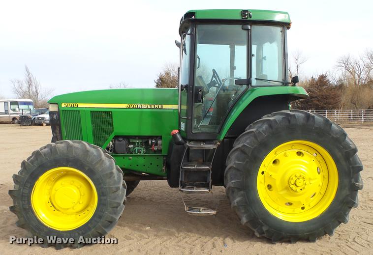 image for item DC0649 2002 John Deere 7810 MFWD tractor