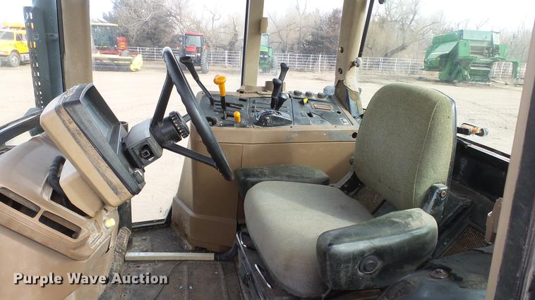 image for item DC0649 2002 John Deere 7810 MFWD tractor