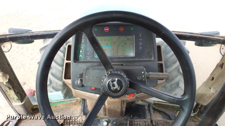 image for item DC0649 2002 John Deere 7810 MFWD tractor