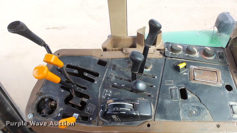 image for item DC0649 2002 John Deere 7810 MFWD tractor