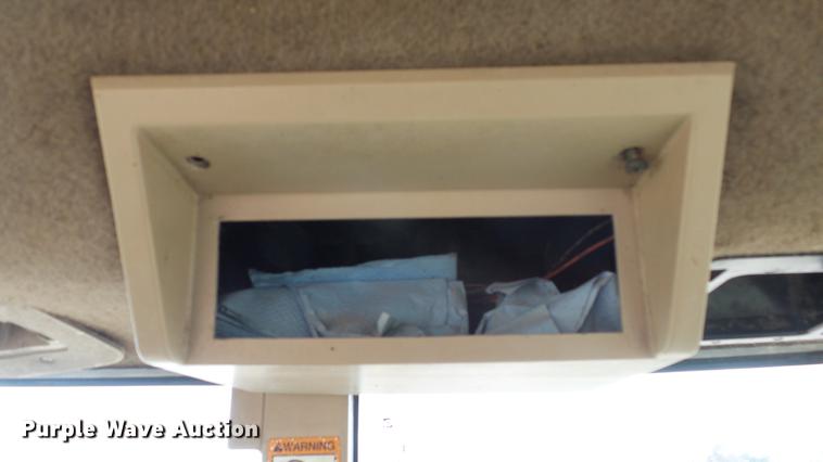 image for item DC0649 2002 John Deere 7810 MFWD tractor