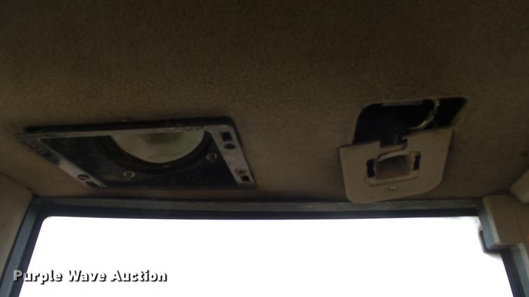 image for item DC0649 2002 John Deere 7810 MFWD tractor