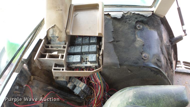 image for item DC0649 2002 John Deere 7810 MFWD tractor