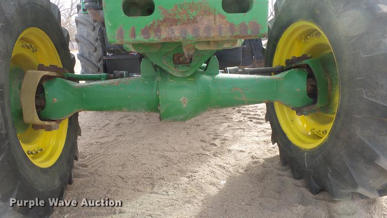 image for item DC0649 2002 John Deere 7810 MFWD tractor