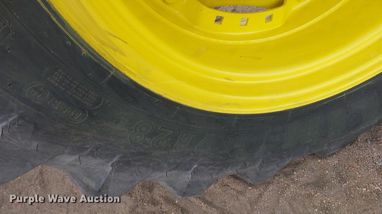 image for item DC0649 2002 John Deere 7810 MFWD tractor