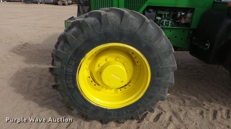 image for item DC0649 2002 John Deere 7810 MFWD tractor