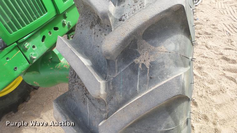 image for item DC0649 2002 John Deere 7810 MFWD tractor