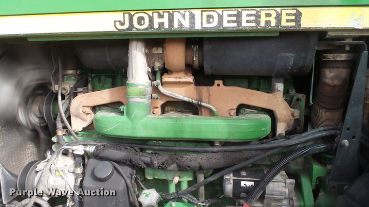image for item DC0649 2002 John Deere 7810 MFWD tractor