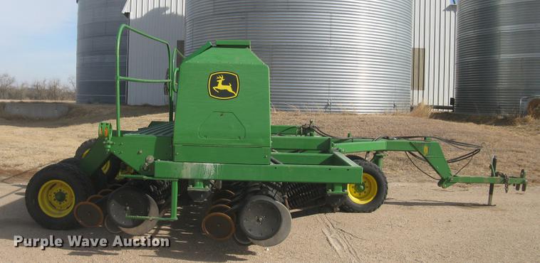 image for item DC2344 2003 John Deere 1590 grain drill