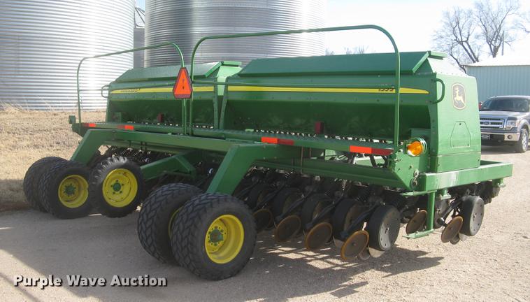 image for item DC2344 2003 John Deere 1590 grain drill