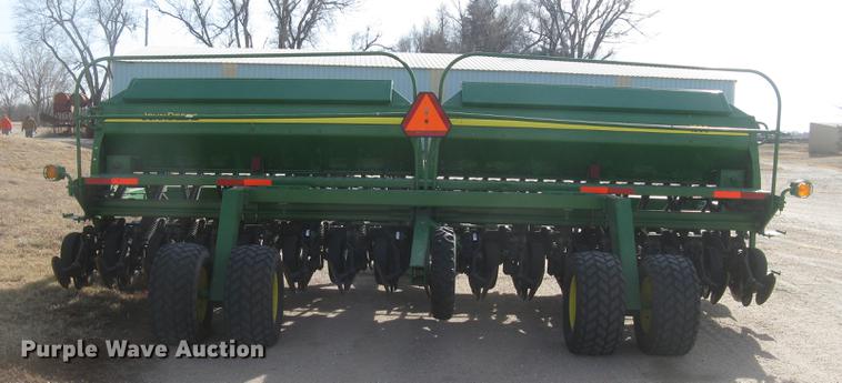image for item DC2344 2003 John Deere 1590 grain drill