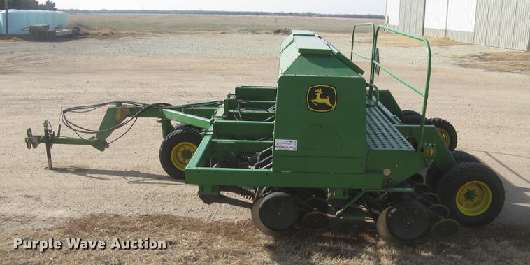 image for item DC2344 2003 John Deere 1590 grain drill