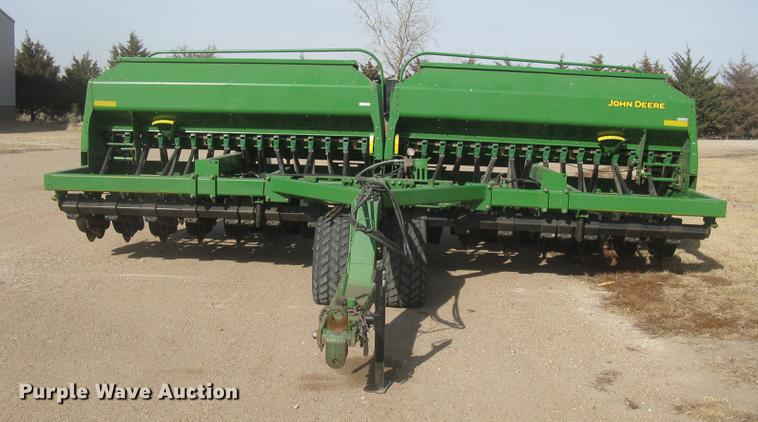 image for item DC2344 2003 John Deere 1590 grain drill