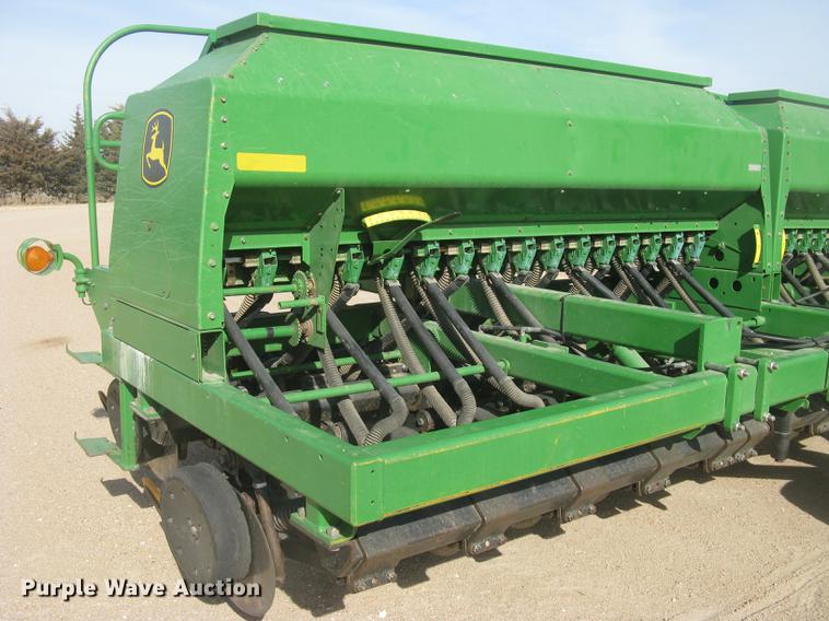 image for item DC2344 2003 John Deere 1590 grain drill
