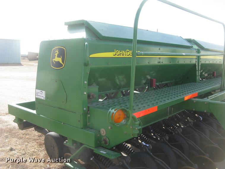 image for item DC2344 2003 John Deere 1590 grain drill