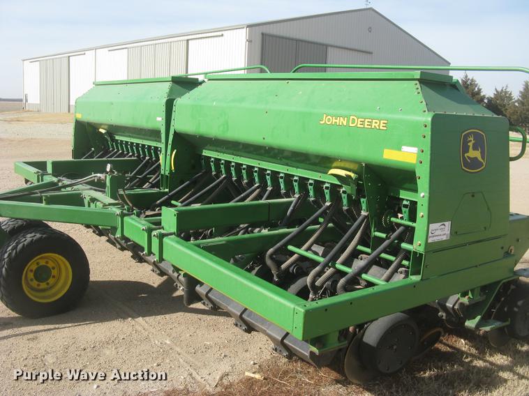 image for item DC2344 2003 John Deere 1590 grain drill