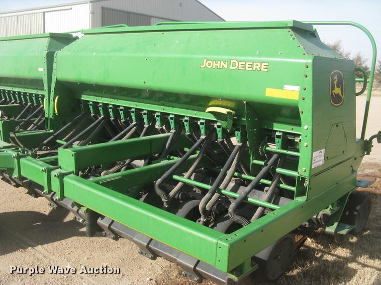 image for item DC2344 2003 John Deere 1590 grain drill