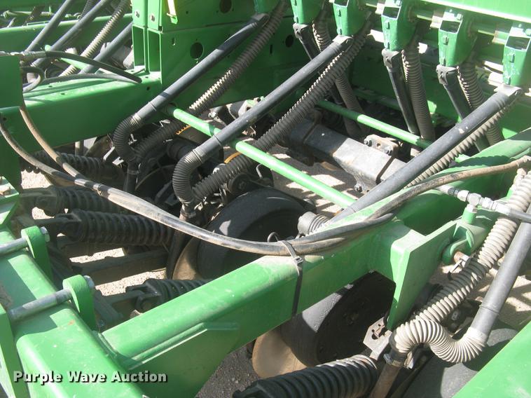 image for item DC2344 2003 John Deere 1590 grain drill