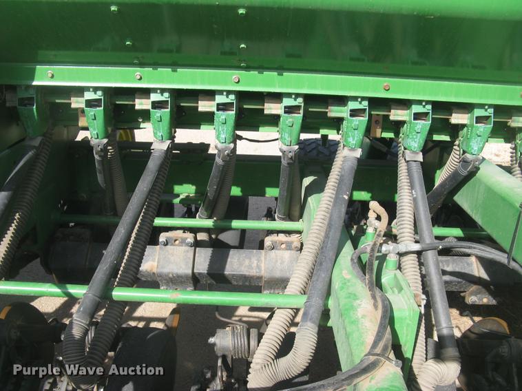 image for item DC2344 2003 John Deere 1590 grain drill