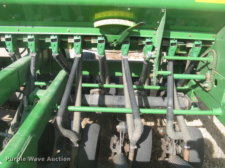 image for item DC2344 2003 John Deere 1590 grain drill