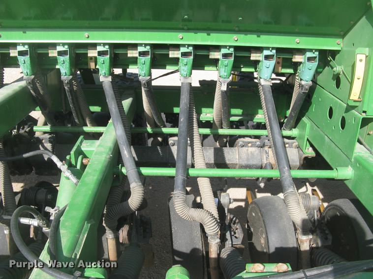 image for item DC2344 2003 John Deere 1590 grain drill