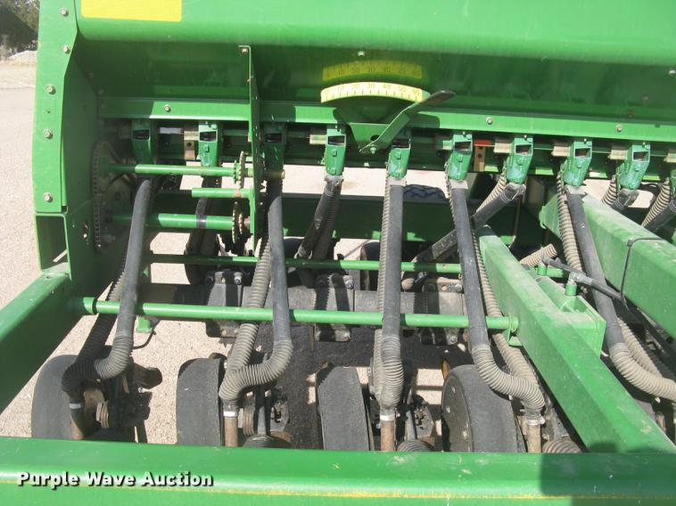 image for item DC2344 2003 John Deere 1590 grain drill