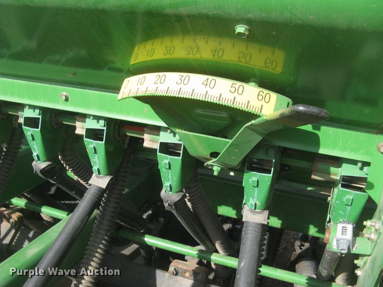 image for item DC2344 2003 John Deere 1590 grain drill