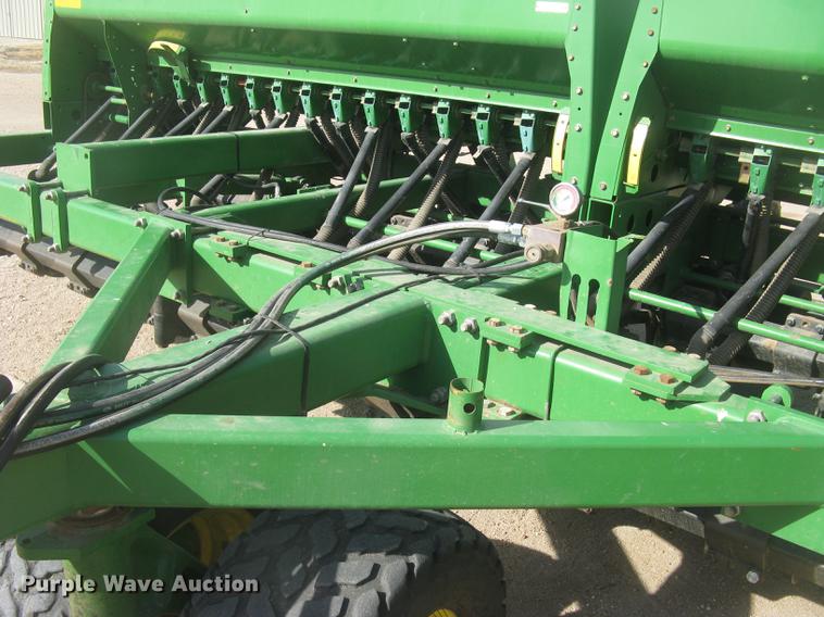 image for item DC2344 2003 John Deere 1590 grain drill