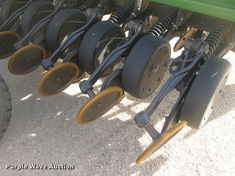 image for item DC2344 2003 John Deere 1590 grain drill